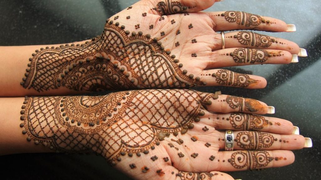 body-painting-mehndi-design