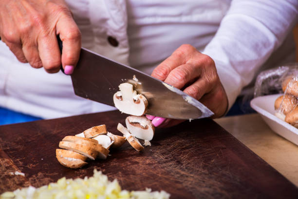 WHAT KIND OF KNIVES DO CHEFS USE?